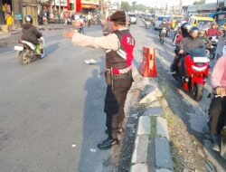 Polsek Sunggal Gelar Strong Point Pagi, Lancarkan Arus Lalin