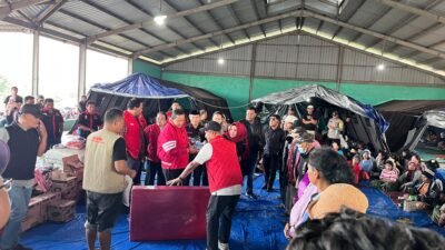 Ketua DPD PDI Perjuangan Sumut Rapidin Simbolon saat meneruskan instruksi Ketum Megawati kepada kader untuk fokus membantu korban bencana dan menjaga stabilitas politik, Minggu (6/9/2026). FOTO/Instrumentasi.com