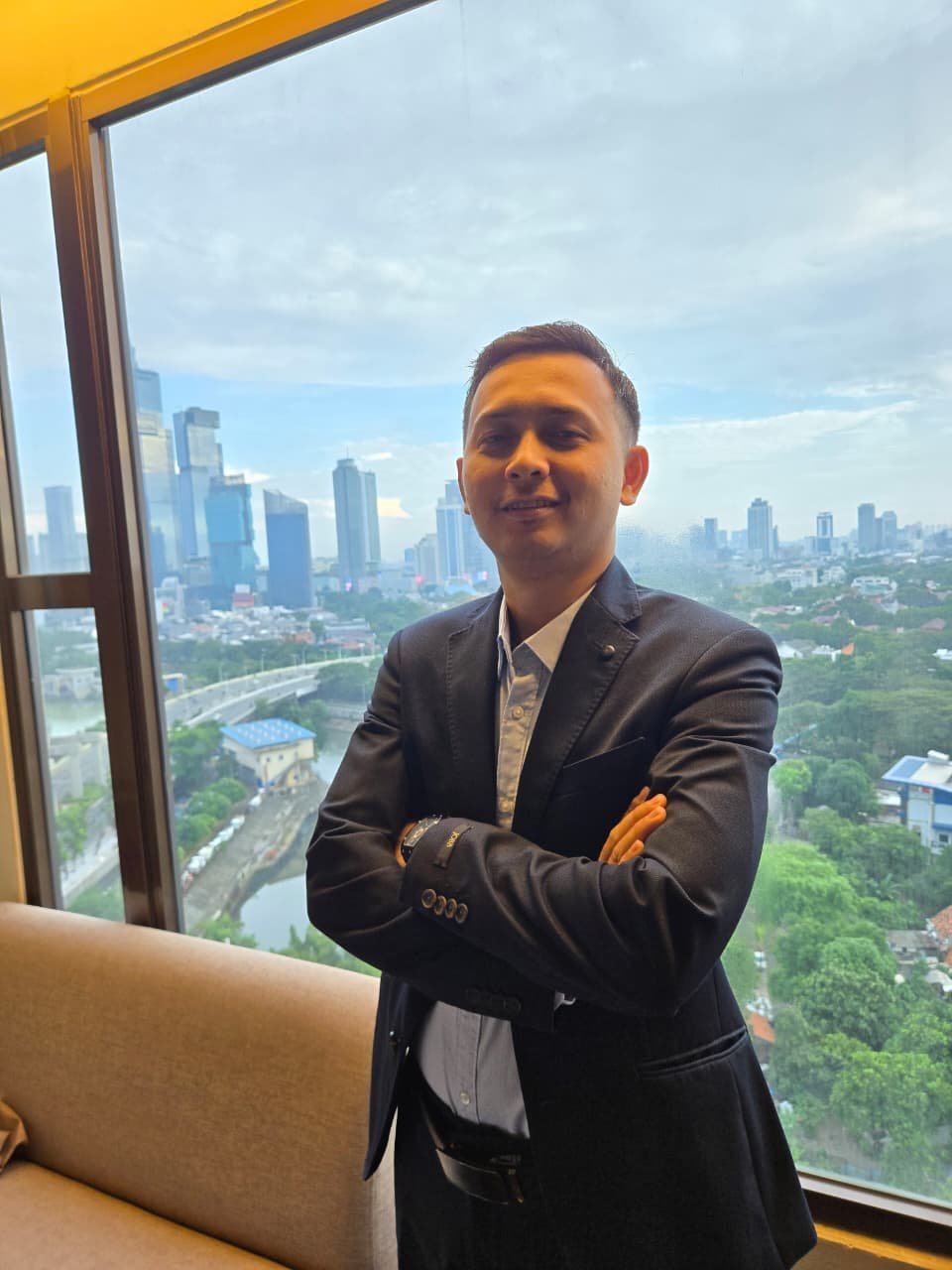 Denny Syafirizal, S.H., http://M.Kn. pendiri sekaligus Direktur Lex Priority Consulting, mantan wartawan Draft Independent yang kini berprofesi sebagai kurator dan advokat di Medan. Foto: http://Instrumentasi.com