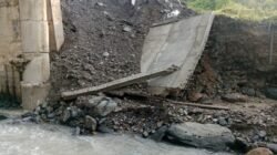 PROYEK GAGAL! Jembatan Aek Sipoti Ambruk Sebelum Jadi