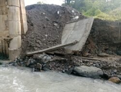 PROYEK GAGAL! Jembatan Aek Sipoti Ambruk Sebelum Jadi