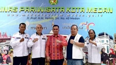 Ketua KORMI Medan Idrus Djunaidi bersama Sekretaris, Benny HD Pane dan Ketua Bidang Humas dan Publikasi Media, Johannes Hutabarat serta Wakil Ketua Donny, diterima langsung Kepala Dinas Pariwisata Kota Medan, M. Odi Anggia Batubara SSTP., MM, bersama Sekdis Pariwisata T Robi Chairi S.IP. M.Si