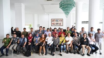 Plt Kepala Biro Adpim Setdaprov Sumut Reza Prima Kurniawan jelaskan transformasi digital tata kelola administrasi pimpinan melalui aplikasi SIMANTAP Sumut. FOTO: Diskominfo Sumut.