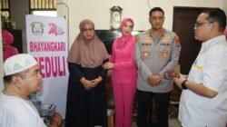 Kapolres Binjai Anjangsana dan Berikan Tali Asih kepada Personel yang Sakit Menahun
