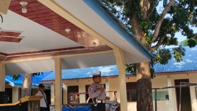 Panit 2 Binmas Polsek Sunggal Aiptu Rudi S. Silalahi memberikan pembinaan kepada siswa-siswi Yayasan Pendidikan Bina Agung melalui program Police Go To School di Sunggal, Deli Serdang, Senin (21/9/2026). FOTO: Dok. Polsek Sunggal.