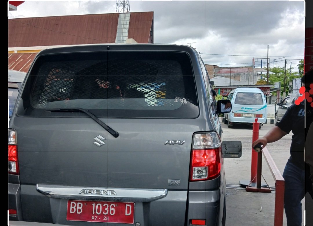 Mobil dinas berpelat merah BB 1036 D milik Pemkab Humbang Hasundutan terlihat mengisi Pertalite di SPBU Dolok Sanggul, Rabu (8/9/2026). Foto: http://Instrumentasi.com