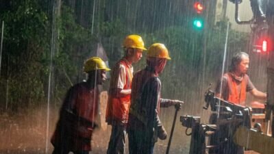 Proyek Provinsi Sumatera Utara. Penghamparan hotmix di Jalan Provinsi Simpang Sukaramai- Salak, Kabupaten Pakpak Bharat. (Dok. HM/instrumentsi.com)