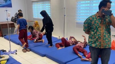 Suasana perawatan siswa SD Negeri 060870 Medan yang diduga keracunan Makanan Bergizi Gratis di RSU Imelda Medan, Jumat (9/10/2026).