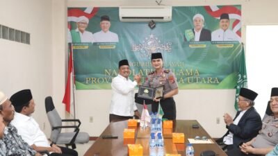 Kapolda Sumut Irjen Pol. Sonny Irawan silaturahmi dengan Ketua PWNU Sumut Dr. K.H. Marahalim Harahap di Kantor PWNU Sumut Jalan Sei Batang Hari Medan, Rabu (14/10/2026).