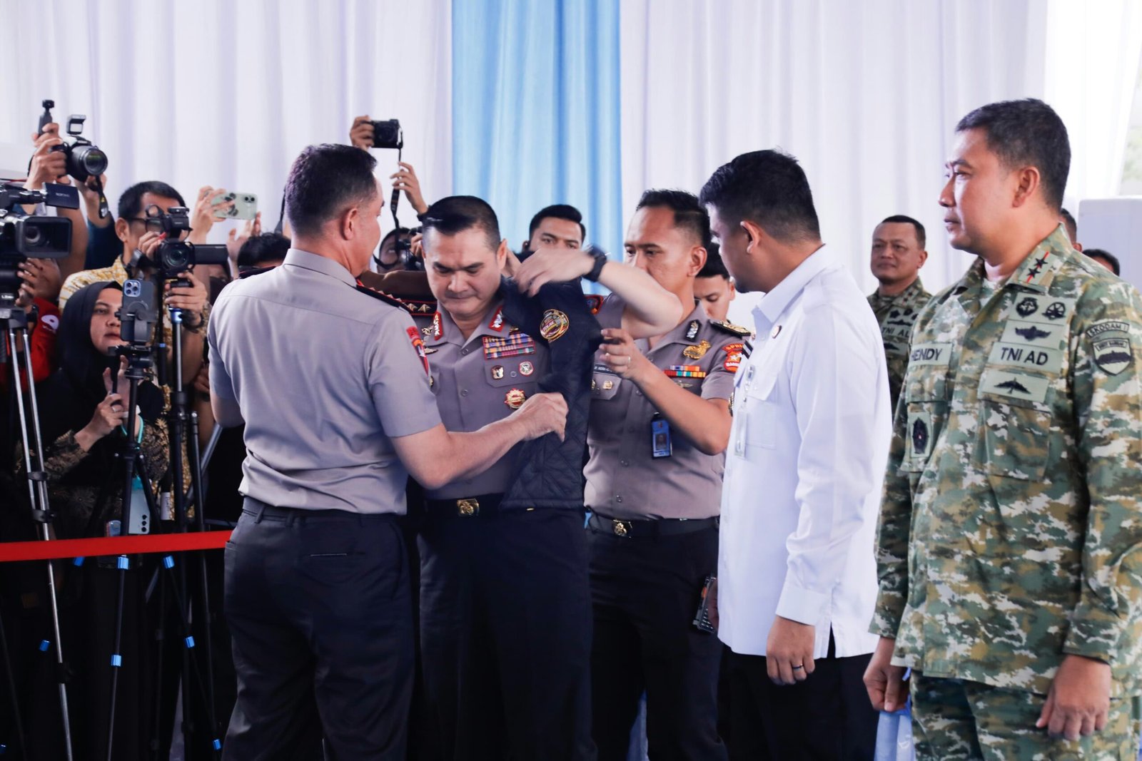 Polda Sumut bersama Bareskrim, BNN dan Bea Cukai ungkap penyelundupan 1,16 ton ketamin di perairan Tanjung Balai Asahan, barang bukti kapal MT Global 168 dibawa ke Belawan, 21 Oktober 2026.