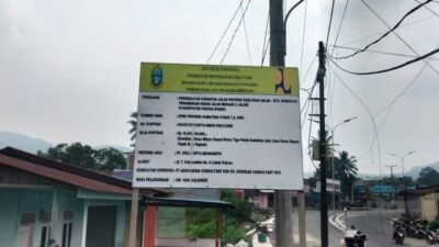 Plank proyek Drainase Proyek Jalan di Salak.