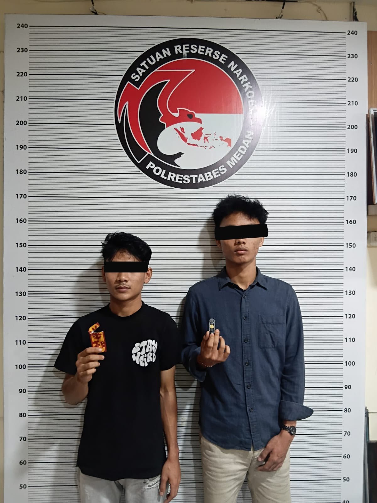 Selasa, 20 Oktober 2026, Sunggal – Satresnarkoba Polrestabes Medan ringkus dua pemuda MNT dan SAF di Jalan Kutilang karena edarkan vape narkoba pod getar orange dan pil ekstasi.